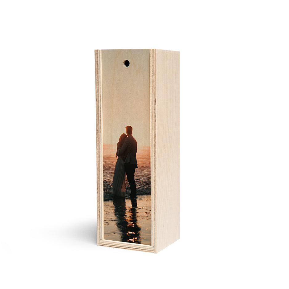 Elegant single bottle gift box with beach scene photo locket wood design